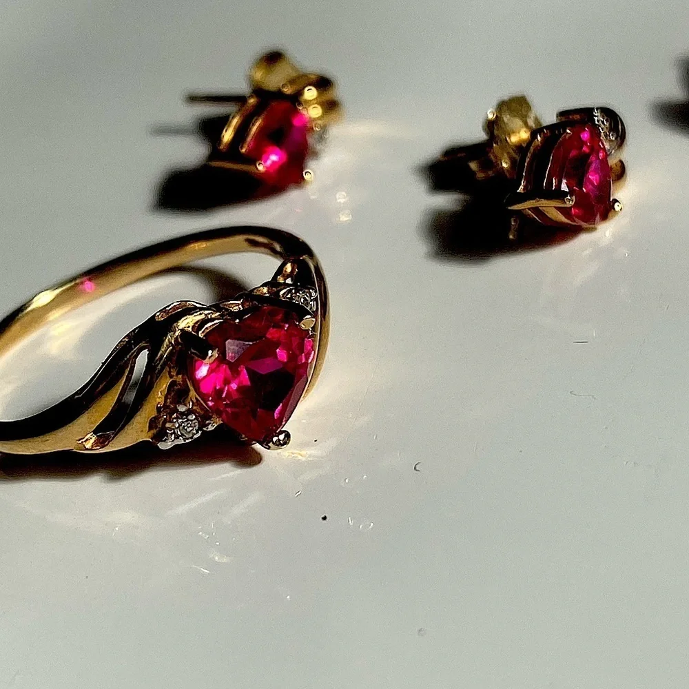 10k yellow gold, diamonds and pink sapphires jewelry set in heart box - Picture 11 of 16